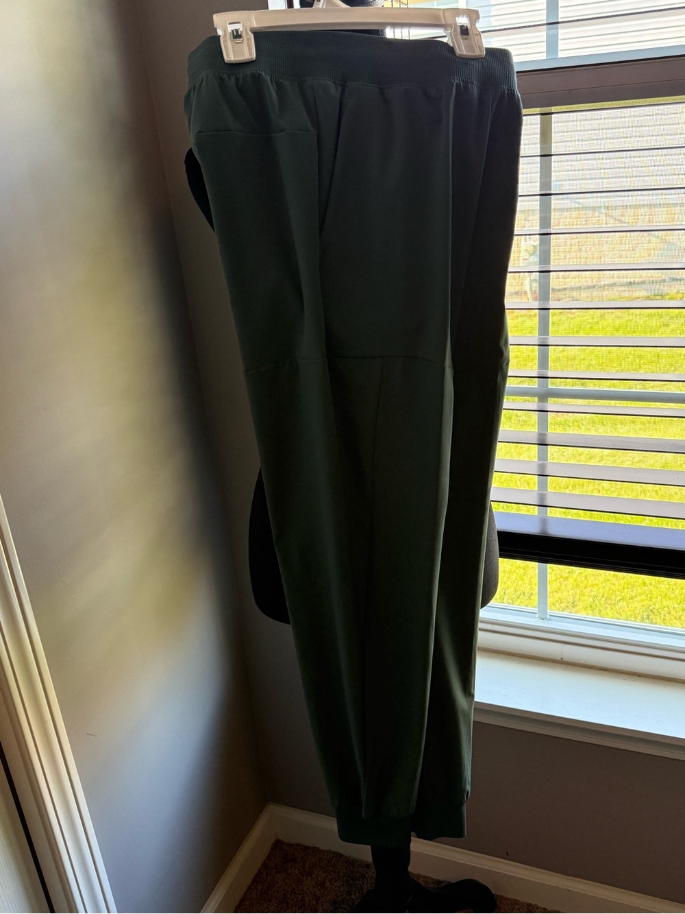 NWT Layer 8 Green Stretch Cargo Jogger Pants M